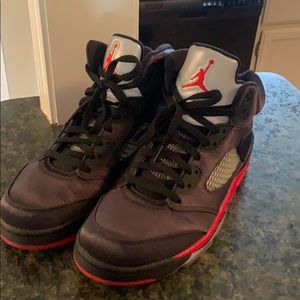 Jordan 5 Black/University Red